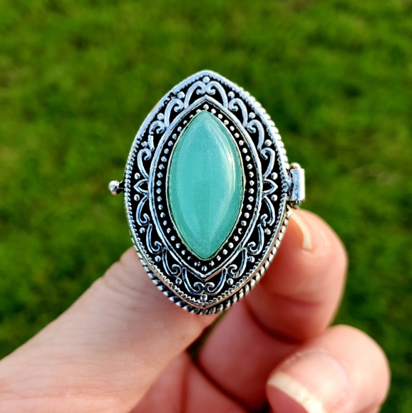 New Oversized Chalcedony 925 Silver Poison Ring. - Picture 10 of 16